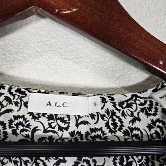 A.L.C. Size 6 Ray Deep V Bell‎ Sleeve Printed Silk Wrap Top Eggshell/Black - Picture 8 of 12